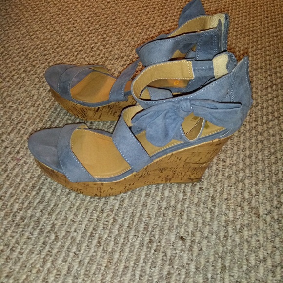 Platform - Picture 1 of 1